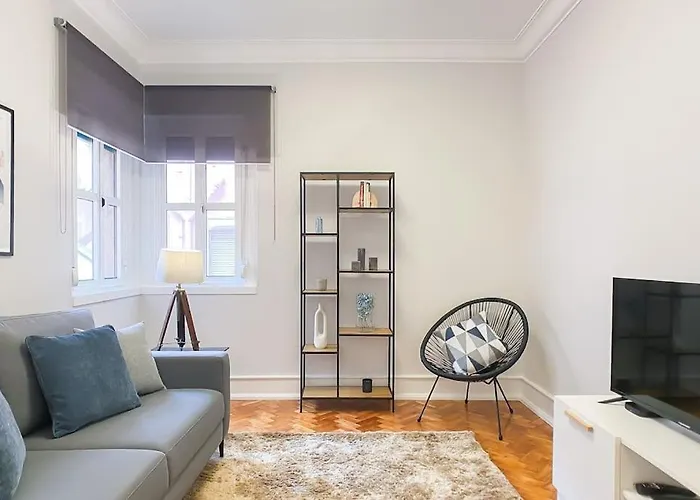 New - Uptown Stylish Apartment
