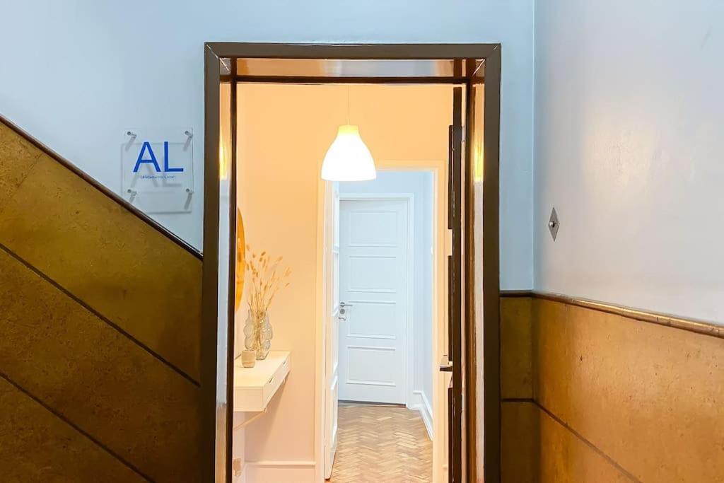 Apartment New - Uptown Stylish *